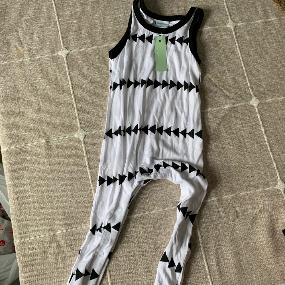 Okaydeebaby one piece triangle print romper
